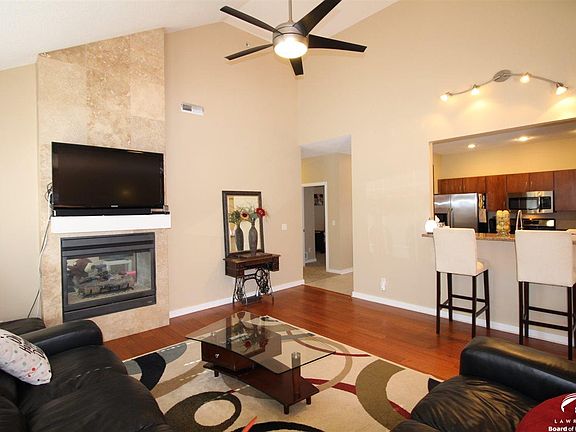 3rd image of 900 Wheaton Dr