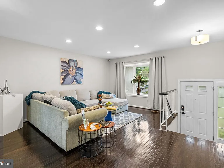 18005 Sunset Lake Ct — Photo 4