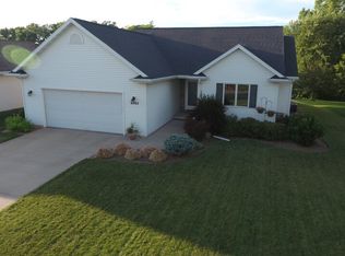 2562 W Settlers Ct, Appleton, WI 54914