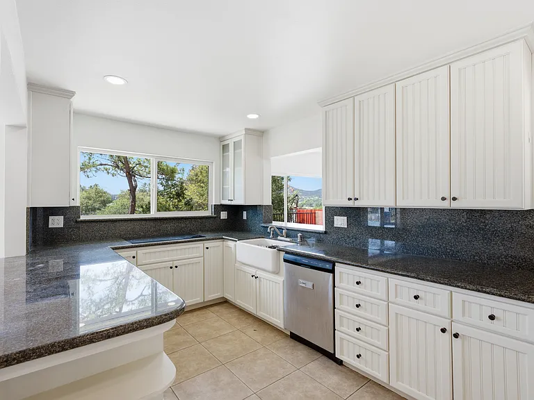 93 N Dewey Ave — Photo 8