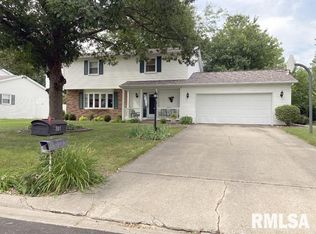 301 New Salem Dr, Canton, IL 61520