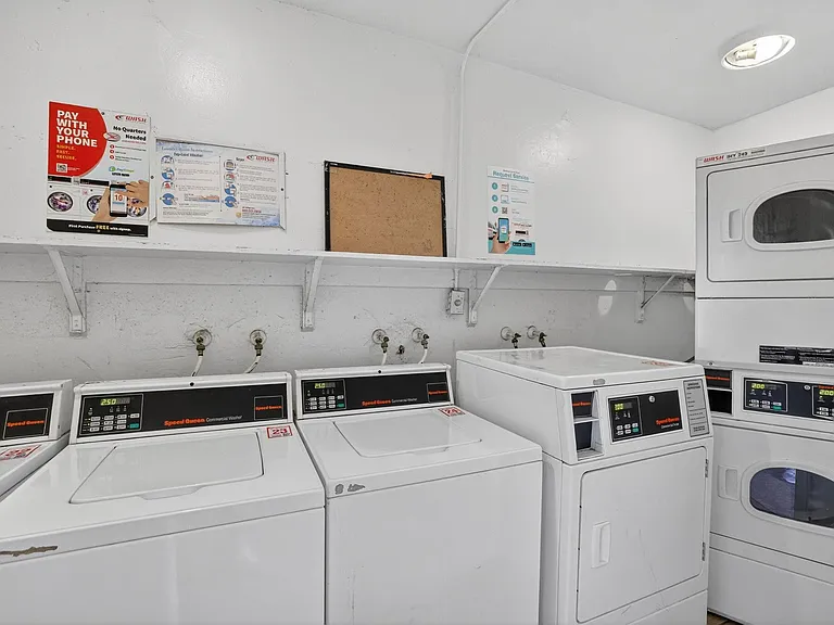 4051 NE 13th Ave #77 — Photo 35