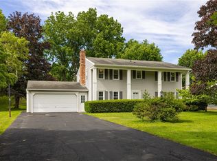 37 Heatherwood Rd, Fairport, NY 14450