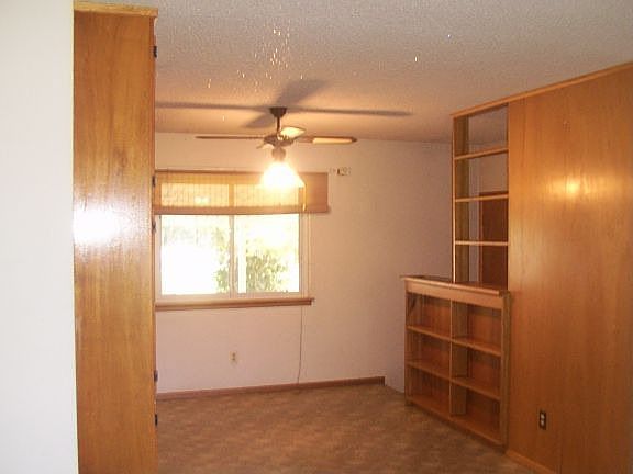 Lots of kitchen cabinet space