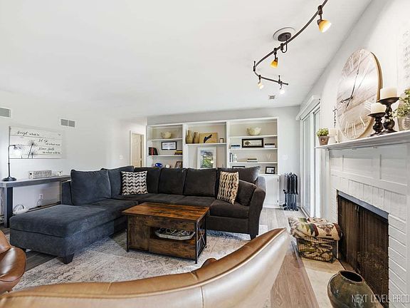 3rd image of 117 Dunham Pl #117