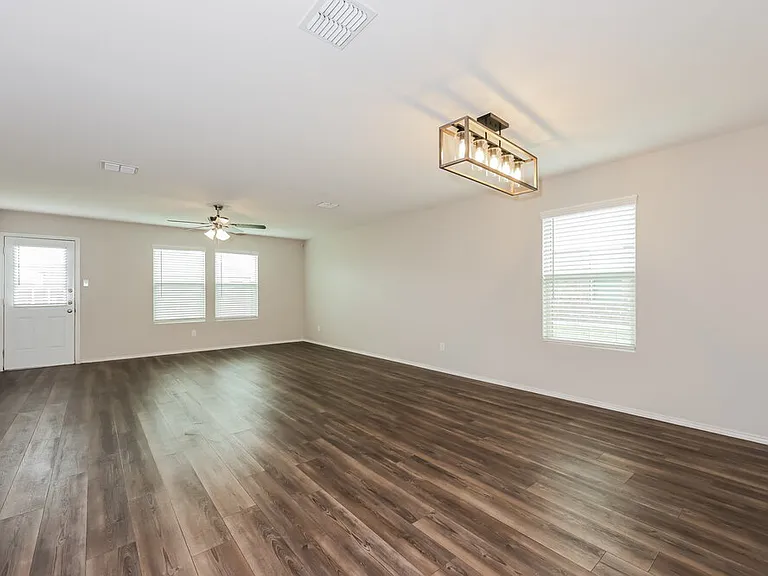 1124 Skyline Dr — Photo 5