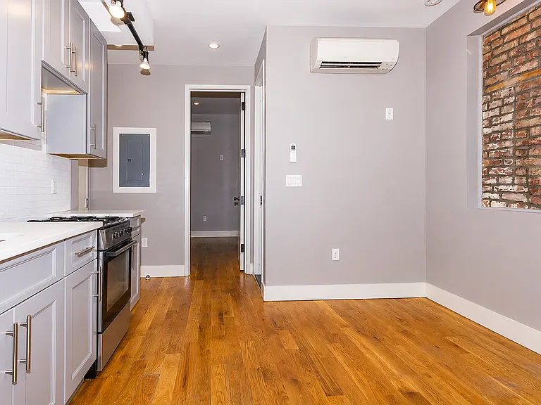 422 Rogers Ave #A2 — Photo 2