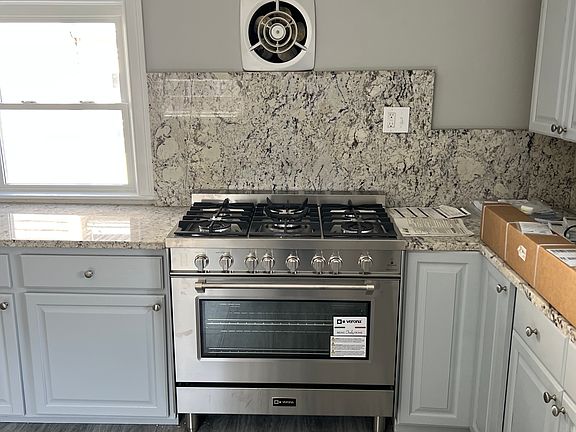 Gourmet gas range and oven