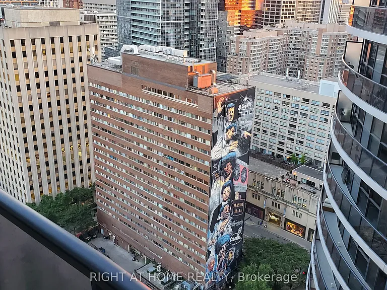 25 Carlton St #2806 — Photo 23