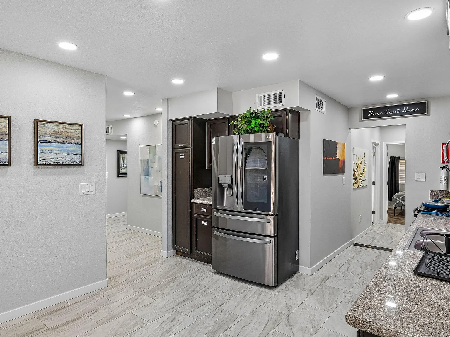 4 bed, 8.0 bath, 2000 sqft, $1,161 — Photo 4