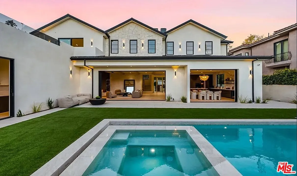 6 bed, 6.5 bath, 5100 sqft, $29,000 — Photo 1