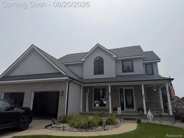 6250 Burningtree Dr, Burton, MI 48509