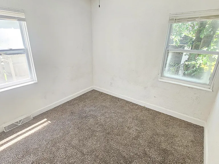 14575 Strathmoor St — Photo 20