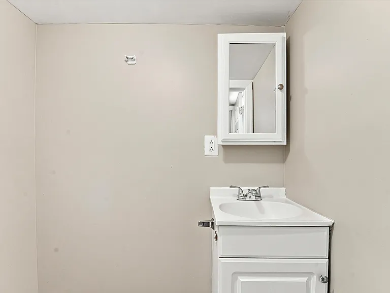 1551 N Allison St — Photo 11