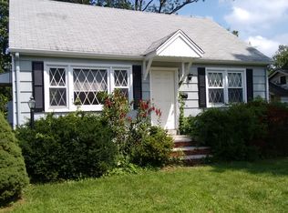 246 Lake Shore Dr, Lake Hiawatha, NJ