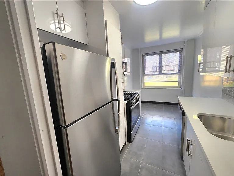 196-15 65th Cres #B — Photo 7