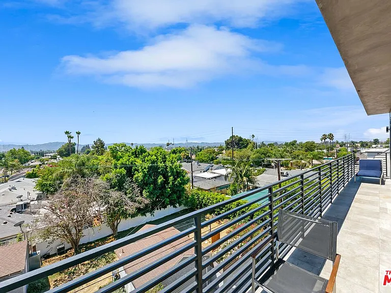 10842 Victory Blvd #201 — Photo 18