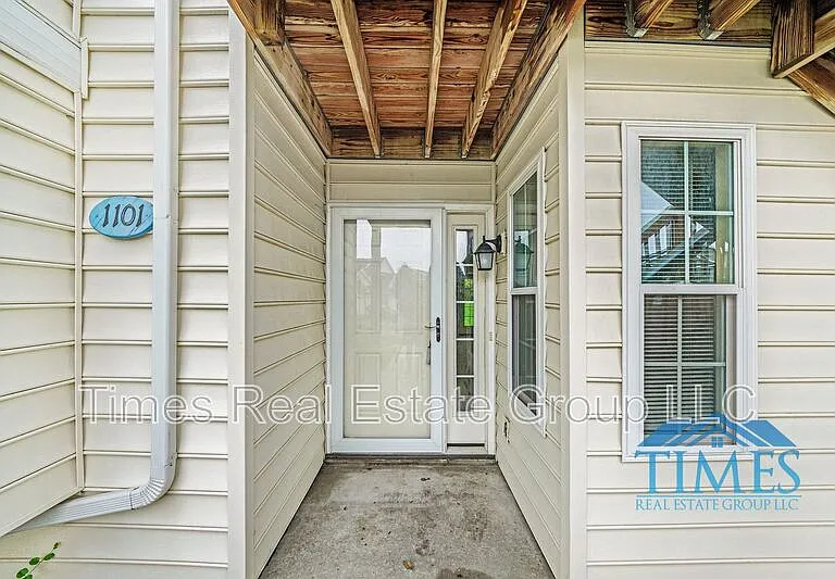 1101 Lexington Way — Photo 23