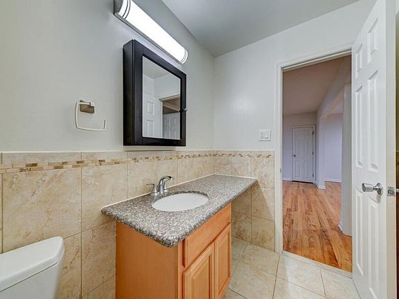 4th image of 31 Soundview Dr #D1