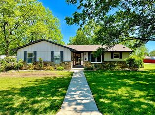 1102 S Larson Ave, Chanute, KS 66720