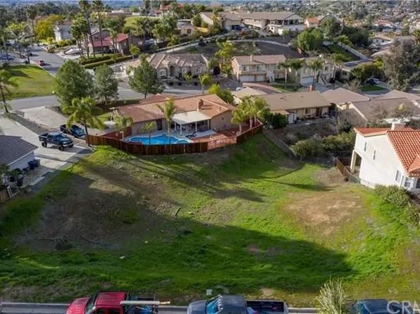 30731 Emperor Dr, Canyon Lake, CA 92587