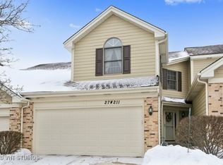 27W211 Pin Oak Ct, Winfield, IL 60190