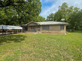 406 Mockingbird Ln, Chico, TX 76431