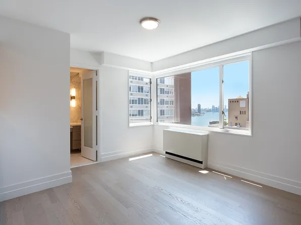 400 East 54th Street 23H image 2 of 20