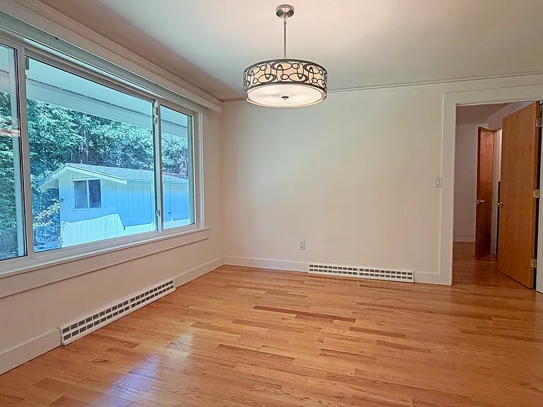 37 Stephen Pl — Photo 17