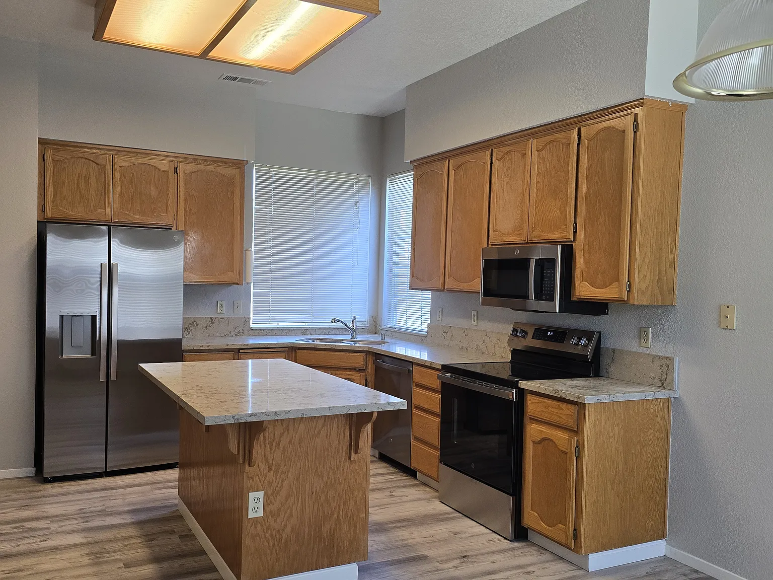 3 bed, 1476 sqft, $2,800 — Photo 3