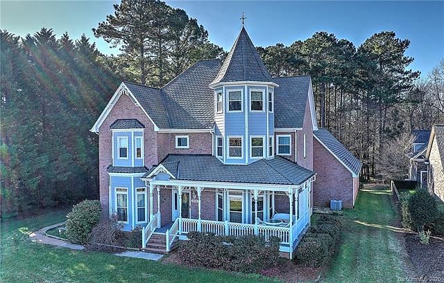1st image of 8019 Ravenwood Ln