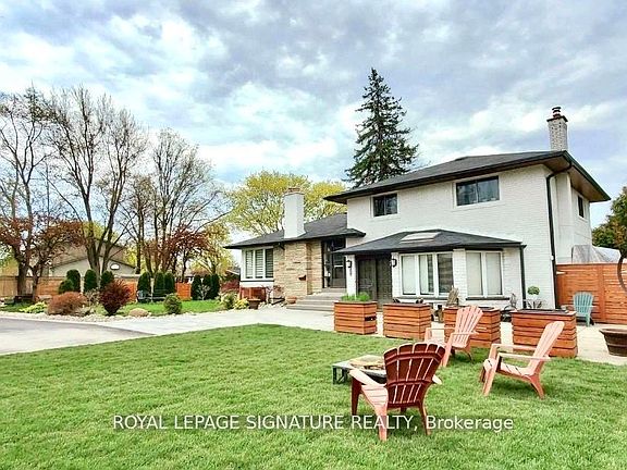 3rd image of 2263 Harcourt Cres