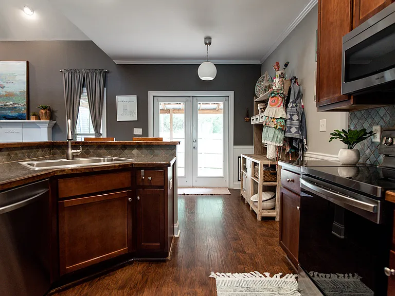554 Edgewood Dr — Photo 10