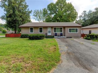 2945 NE 43rd St, Kansas City, MO 64117