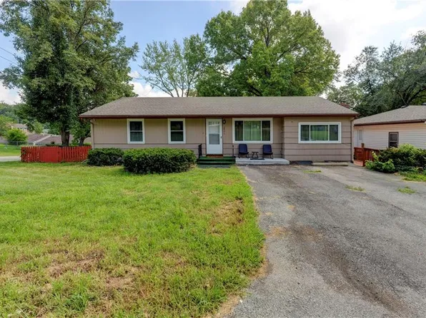2945 NE 43rd St, Kansas City, MO 64117