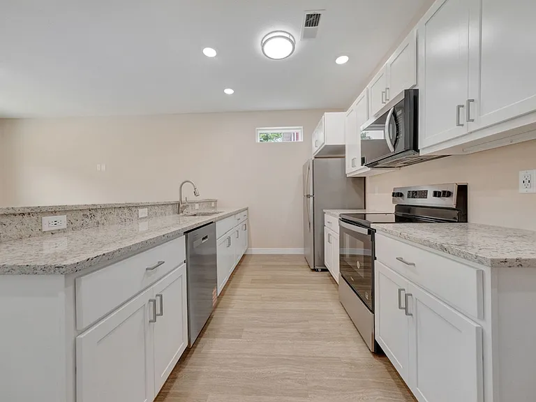 105 E Ensey St #A — Photo 8