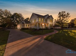 140 Eagle Point Dr, Rossford, OH