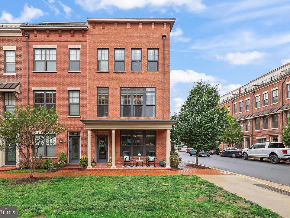 1st image of 400 Ironsides Sq SE