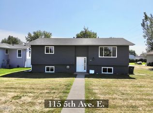 115 5th Ave E, Ray, ND 58849