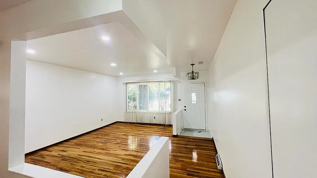 2528 Antonia Ln — Photo 3