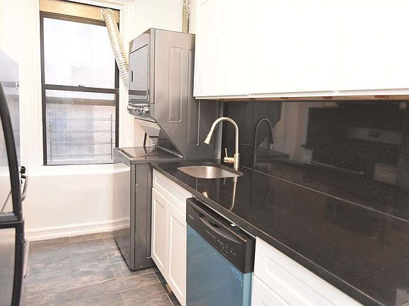 2nd image of 79 Saint Nicholas Pl APT B2