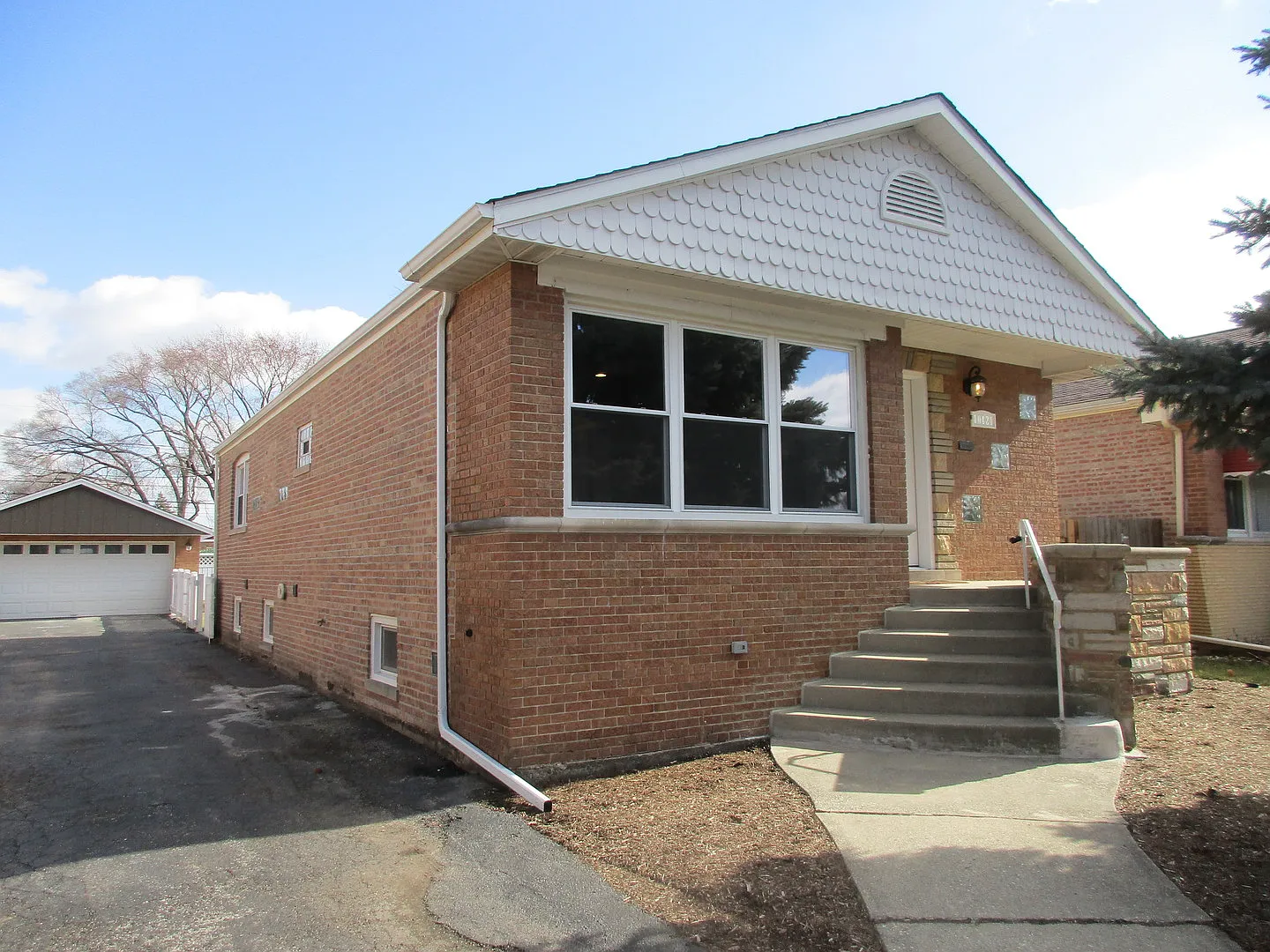 10421 S Tripp Ave photo 1