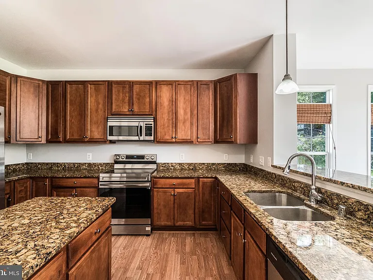 3603 Carolina Ct — Photo 4