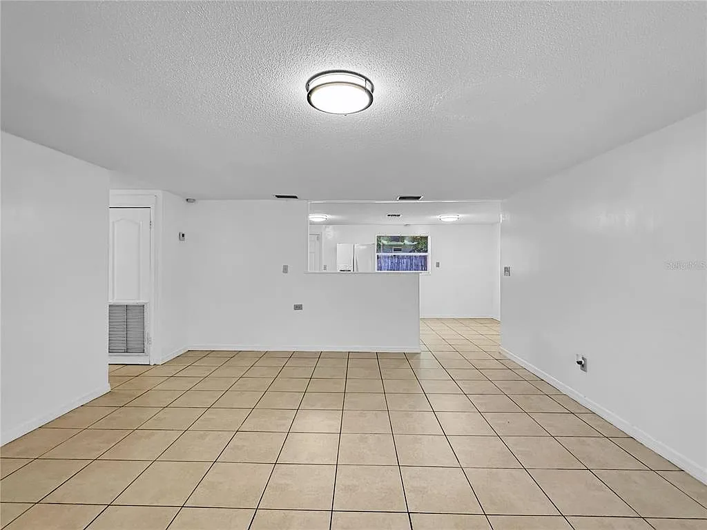 3 bed, 2.0 bath, 1204 sqft, $2,000 — Photo 3