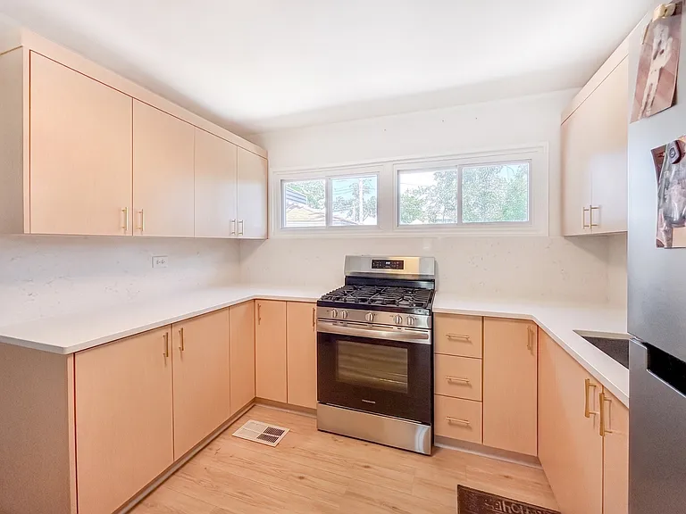 1113 Bristol Ave — Photo 2