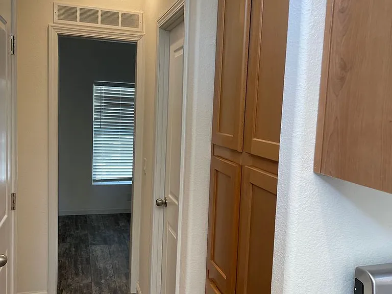 2646 Sharon Ave — Photo 10