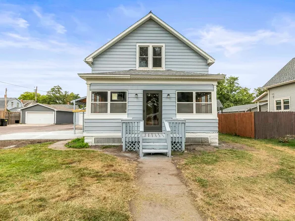 1042 E 5th St, Fremont, NE 68025