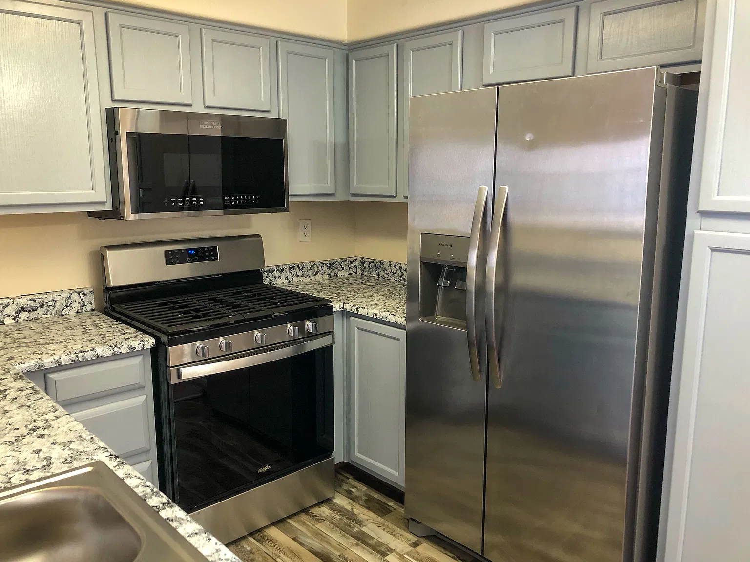 2 bed, 705 sqft, $1,200 — Photo 3