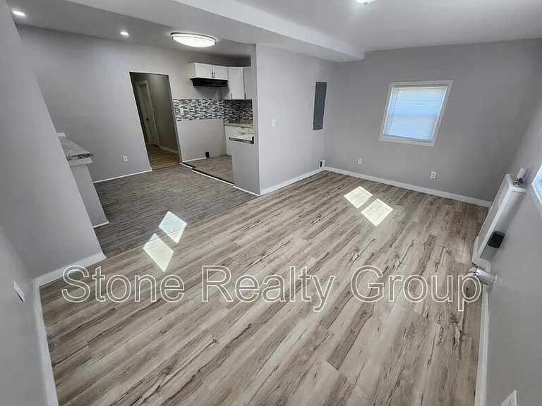 2445 Liberty Ave — Photo 4