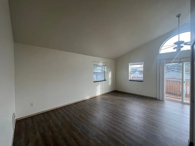 1501 H St #201 — Photo 4